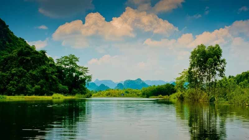 Mơ thấy sông nước là điềm gì? Hé lộ thông điệp tiềm ẩn trong mơ