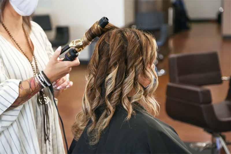 Mơ thấy uốn tóc là điềm gì? Giải mã giấc mơ mang ý nghĩa lạ