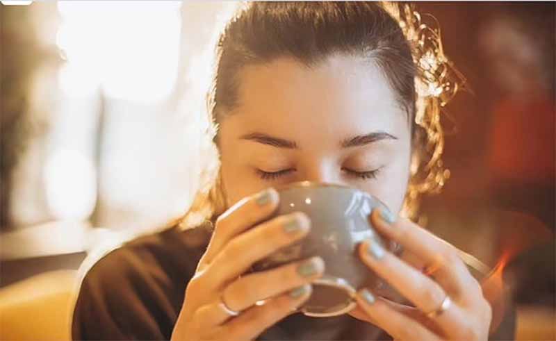 Mơ thấy uống cà phê là điềm gì? Giải mã thông điệp tiềm ẩn