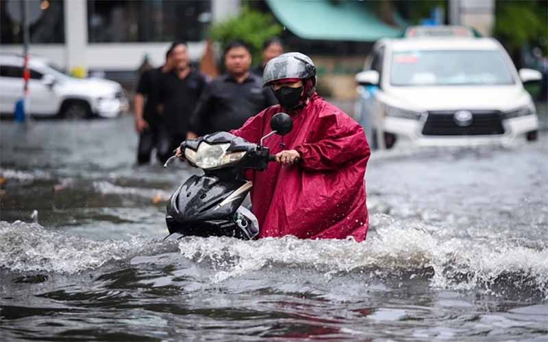 Mơ thấy lội nước là điềm gì? Giải mã bí ẩn giấc mộng sông nước