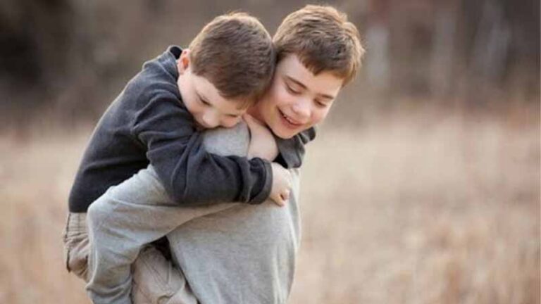 Giải mã giấc mơ thấy anh trai: Dấu hiệu của tình thân hay điềm báo?