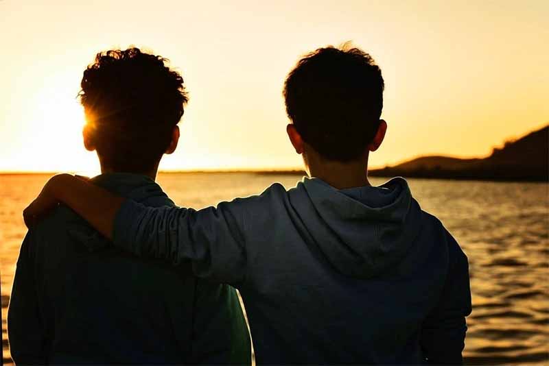 Giải mã giấc mơ thấy anh trai: Dấu hiệu của tình thân hay điềm báo?