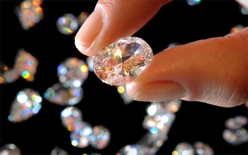 Mơ thấy kim cương là điềm gì? Giải mã chi tiết giấc mộng quý hiếm